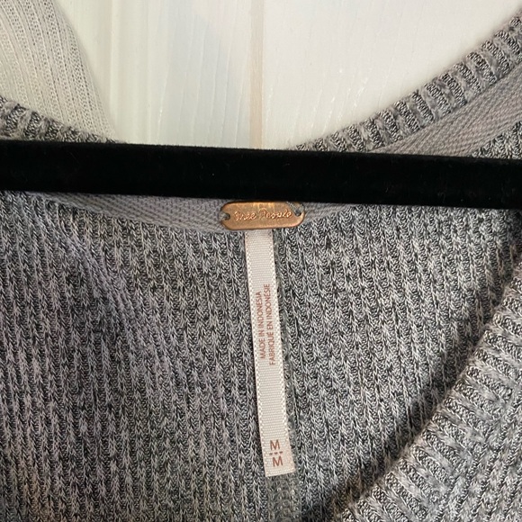 Free people long tshirts with side slits (M) - Picture 4 of 6